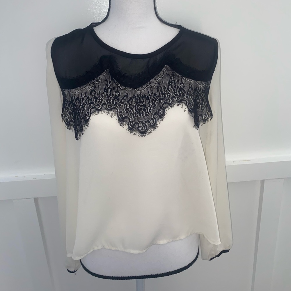 Lace collar blouse